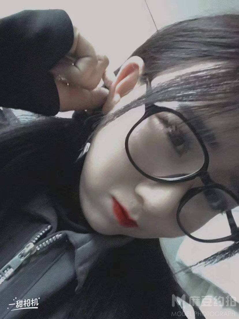 黑白模特