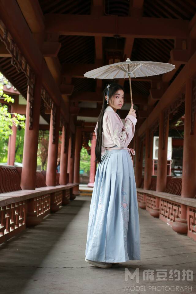 汉服模特
