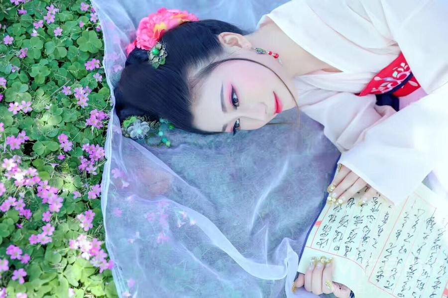 情绪模特