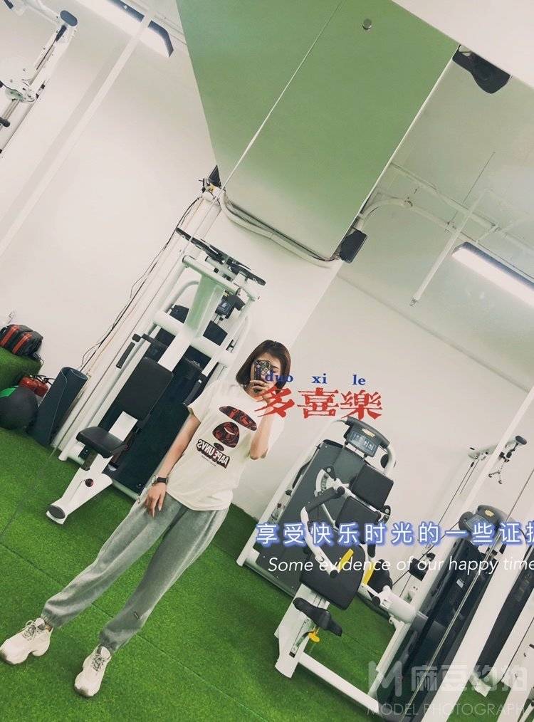 黑白模特
