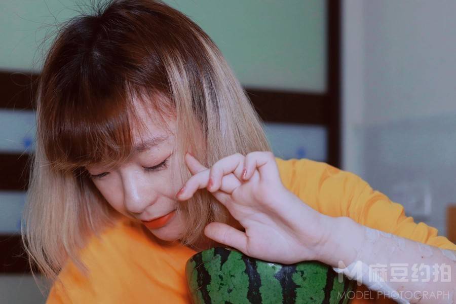 情绪模特
