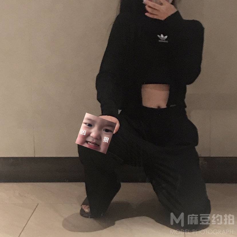 黑白模特