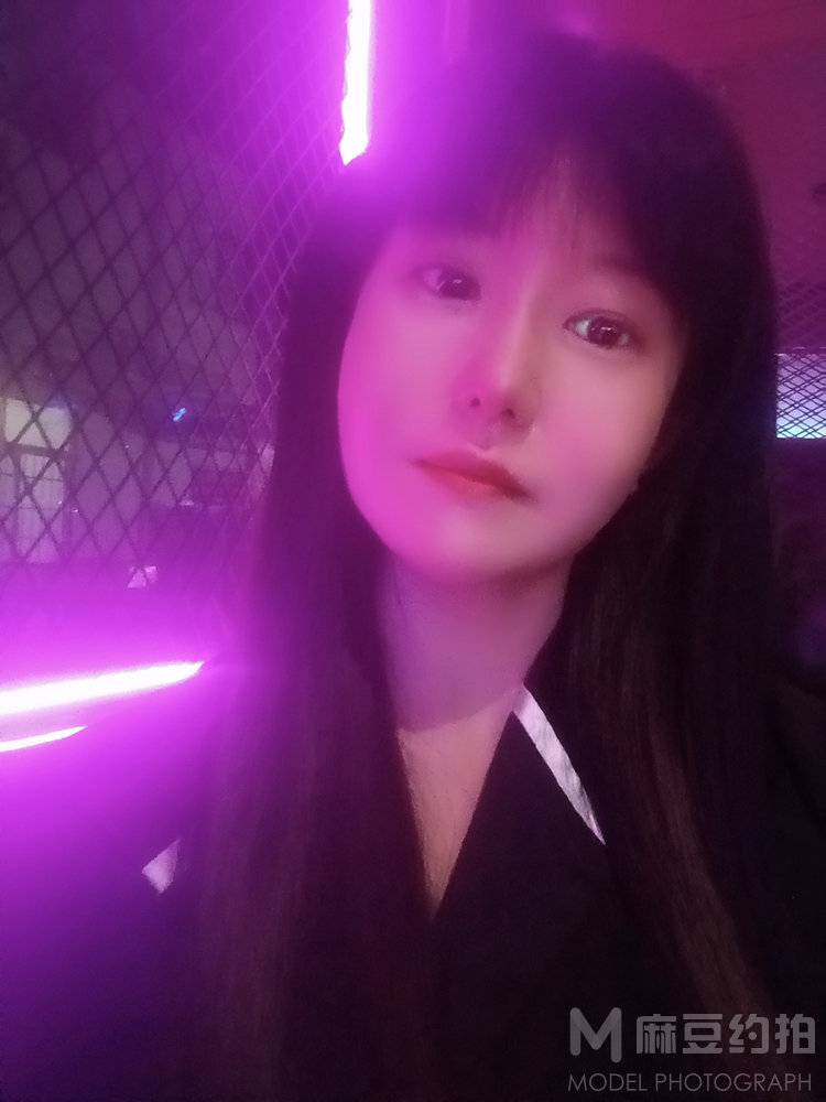 黑白模特