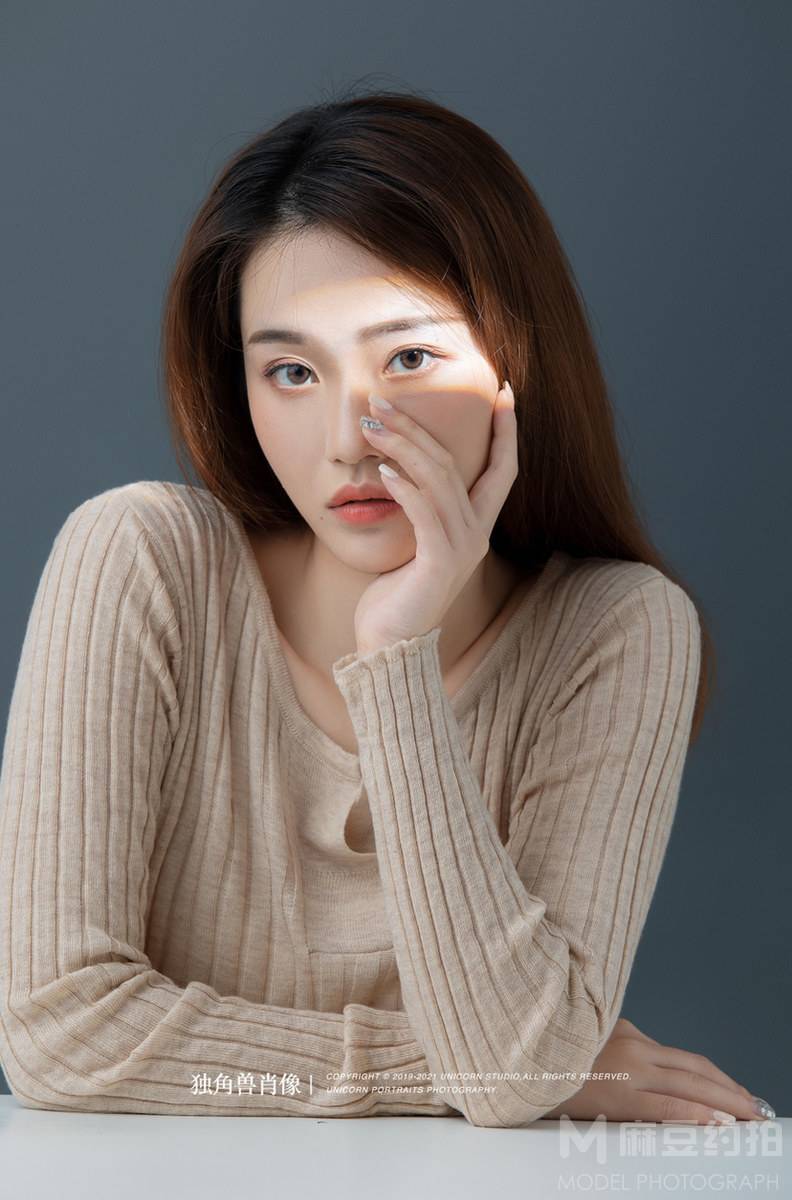 情绪模特
