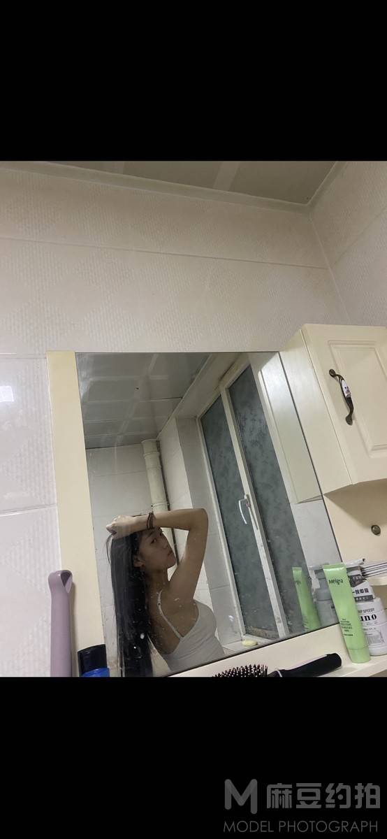 黑白模特