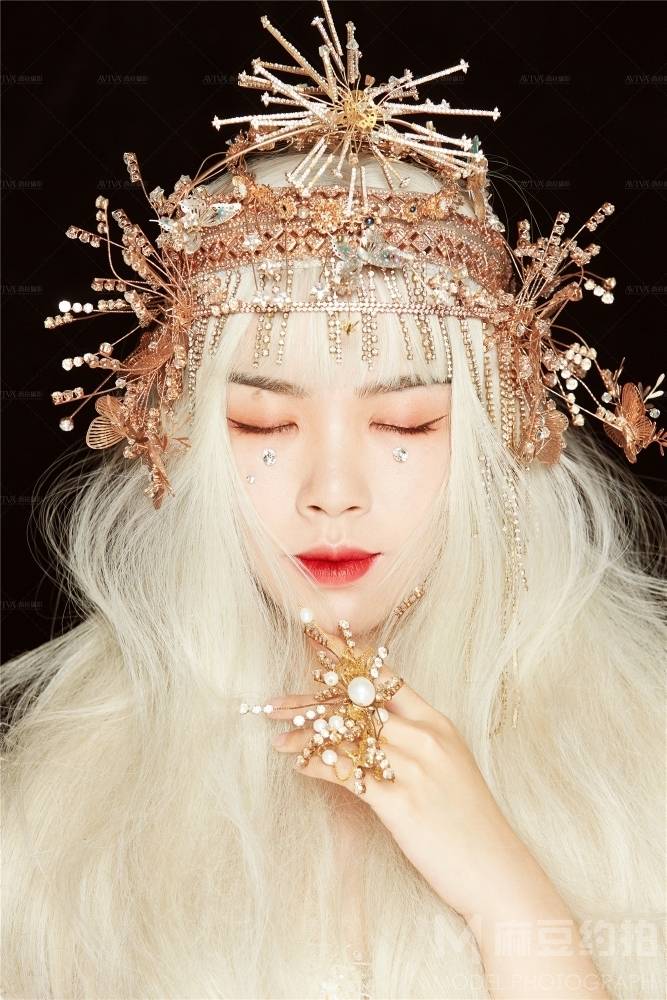 黑白模特