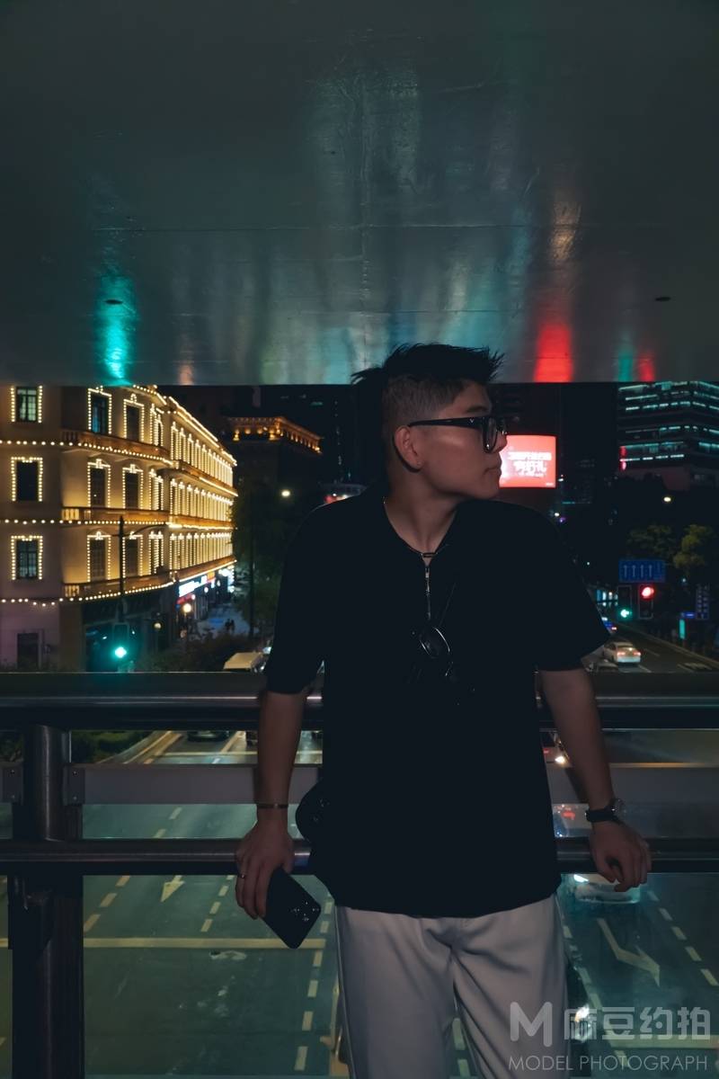 情绪模特