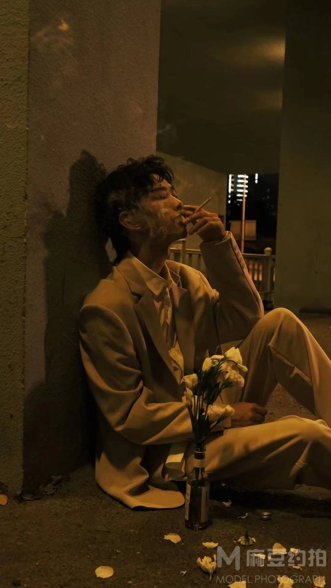 情绪模特