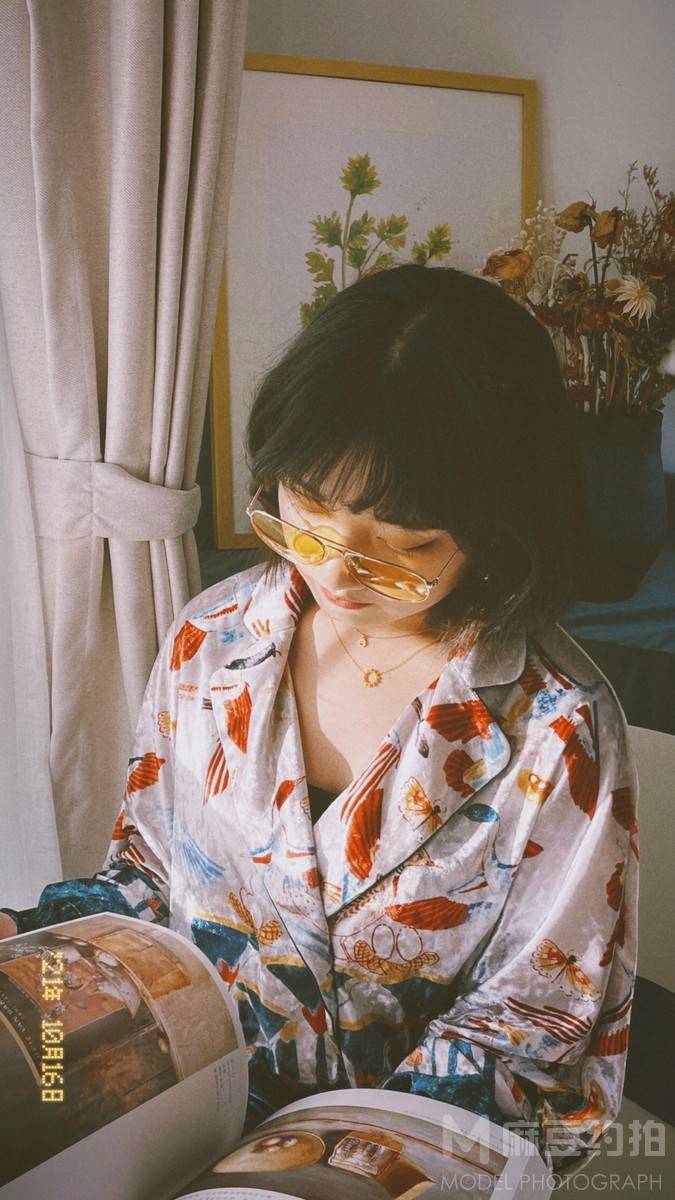 情绪模特