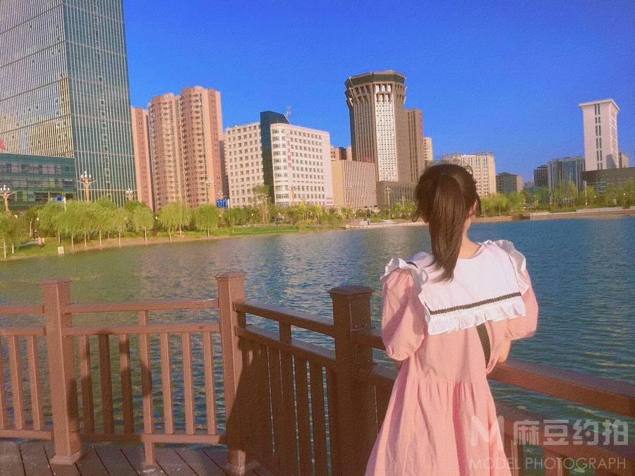 校园模特