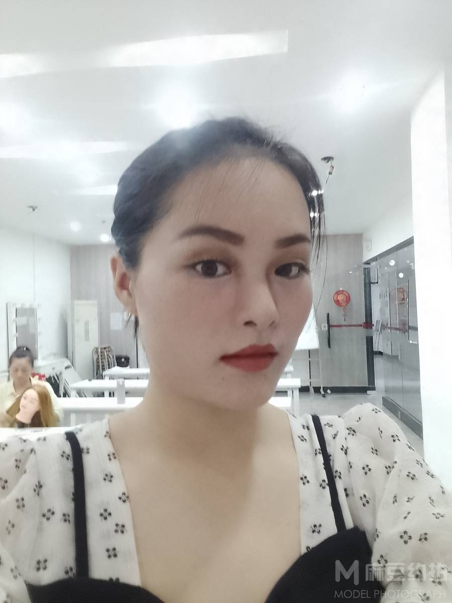 妆容模特