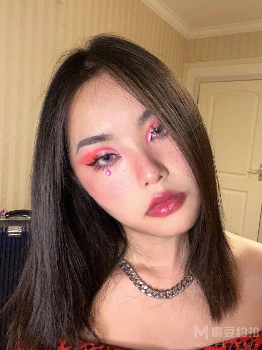 妆容模特