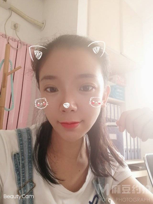 校园模特