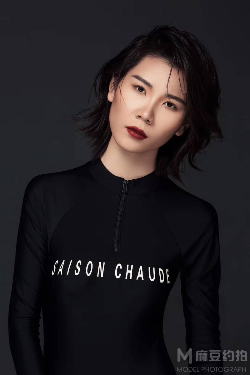 黑白模特