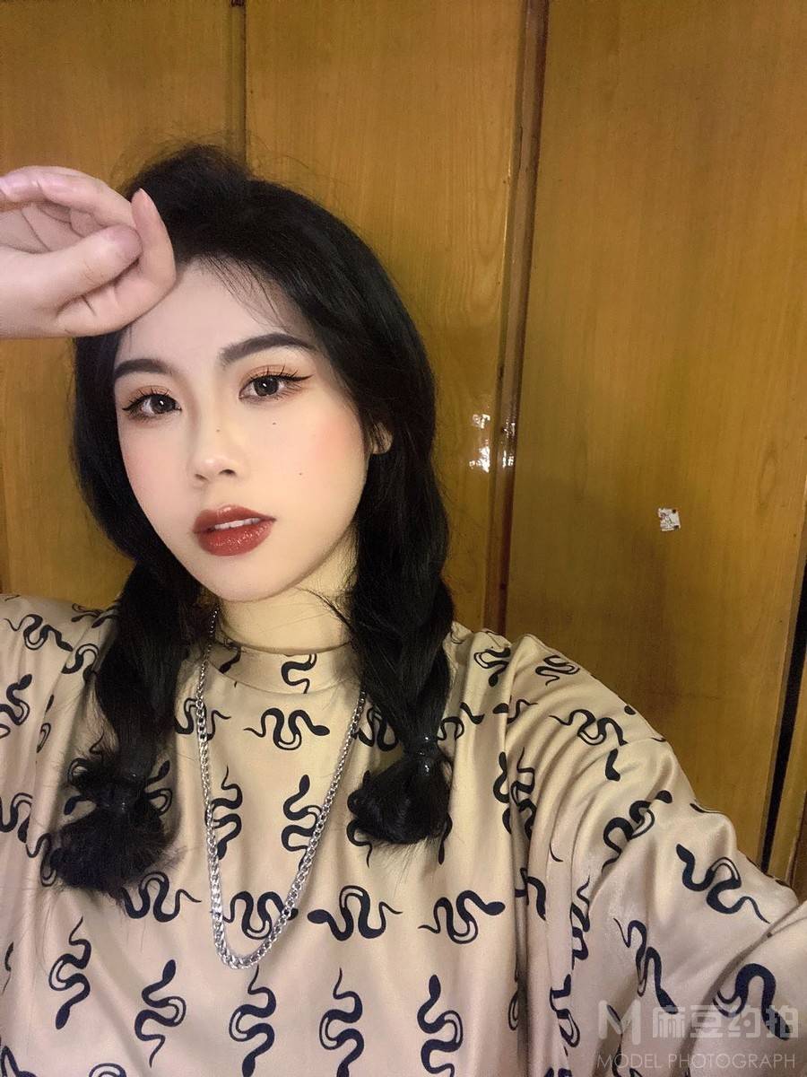 妆容模特