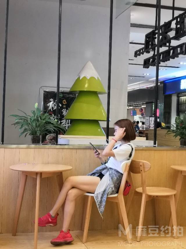 情绪模特