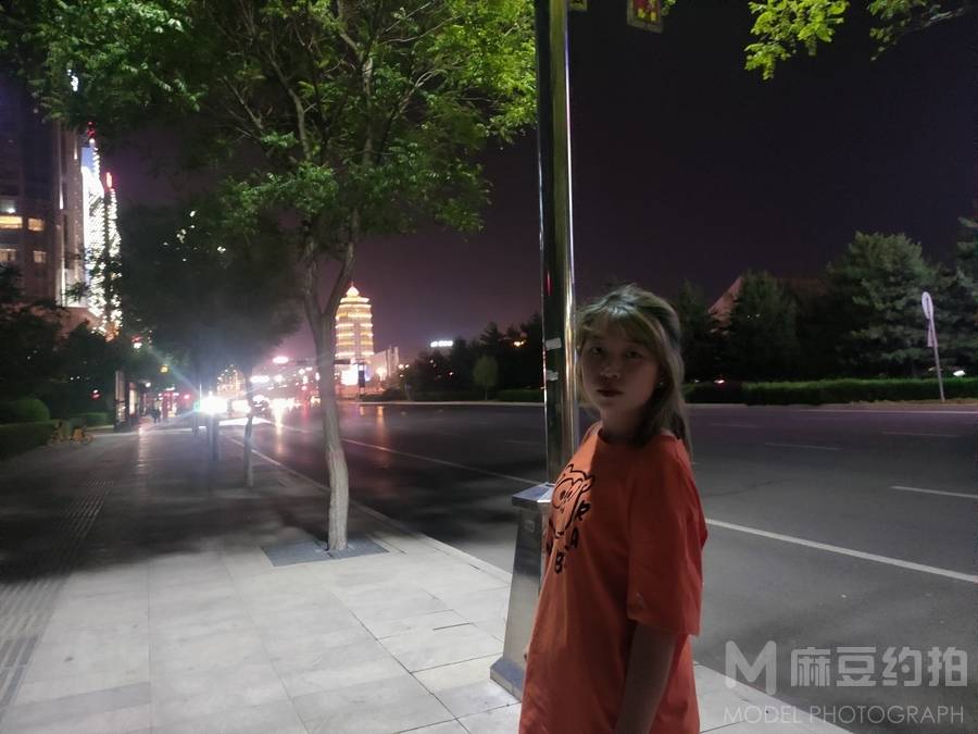 情绪模特