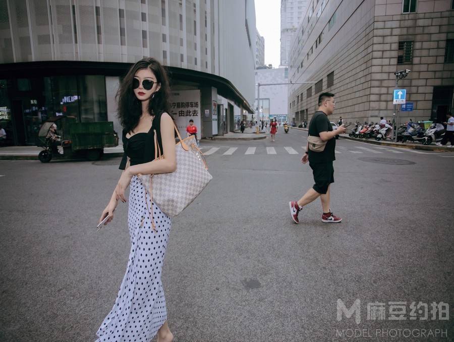 黑白模特