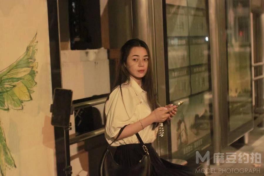 情绪模特