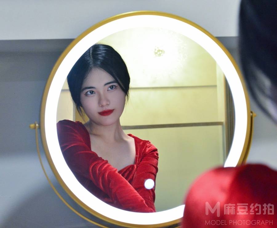 情绪模特