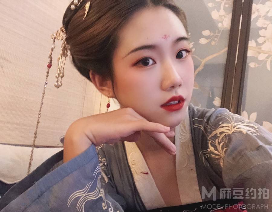 妆容模特