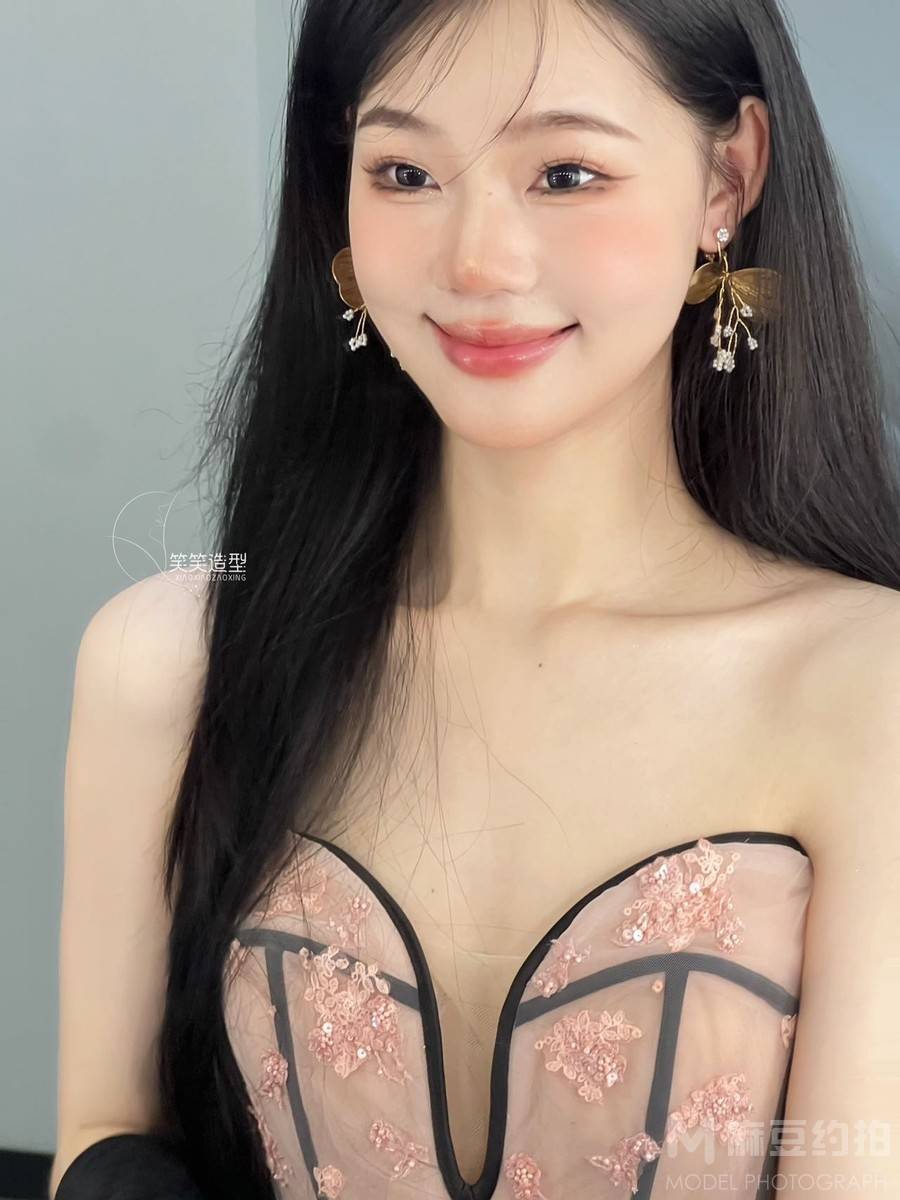 妆容模特