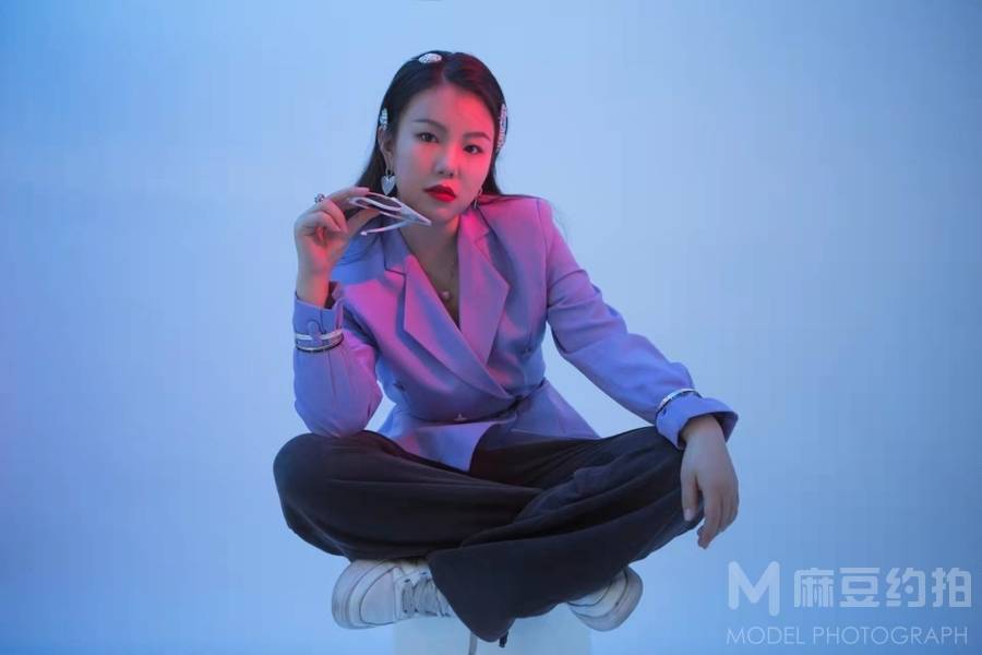 情绪模特
