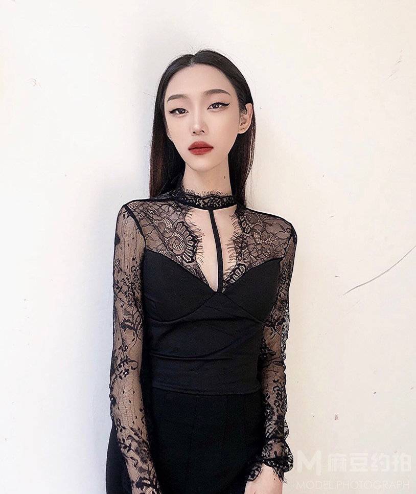 黑白模特