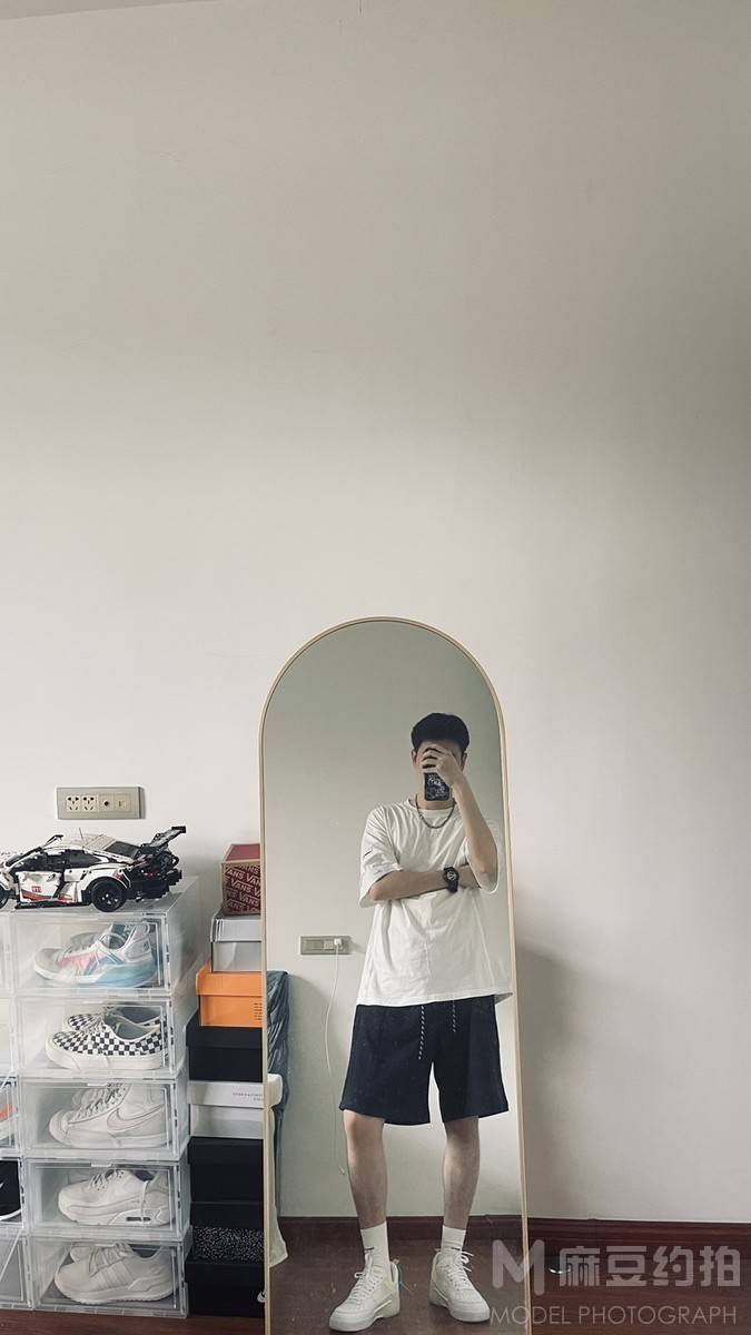 黑白模特