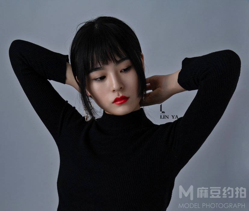 黑白模特