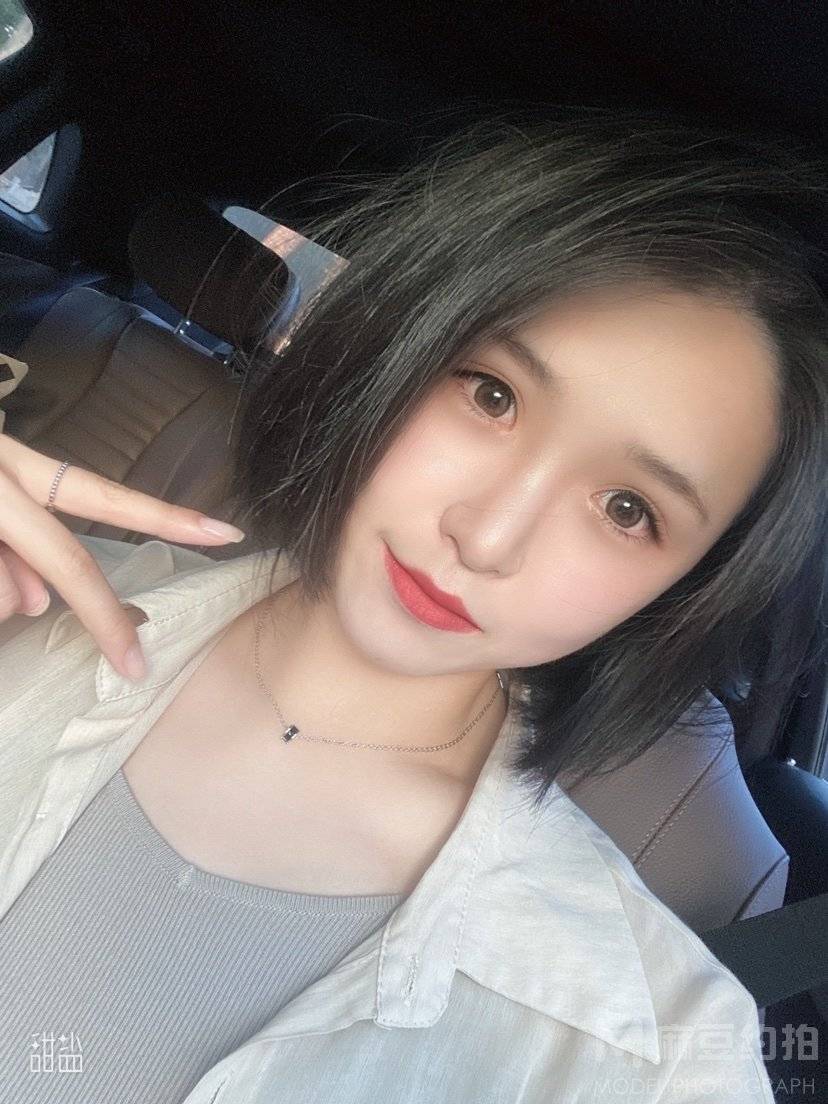 黑白模特