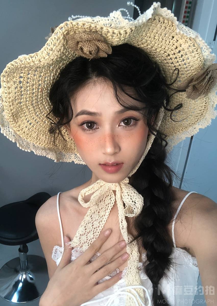 妆容模特