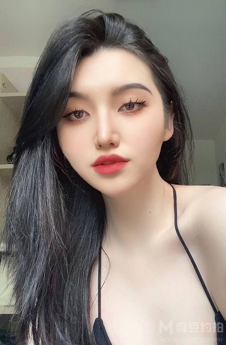 黑白模特