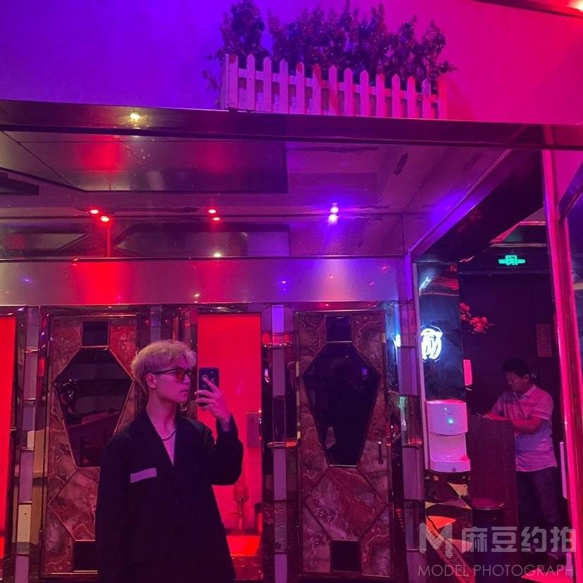 黑白模特