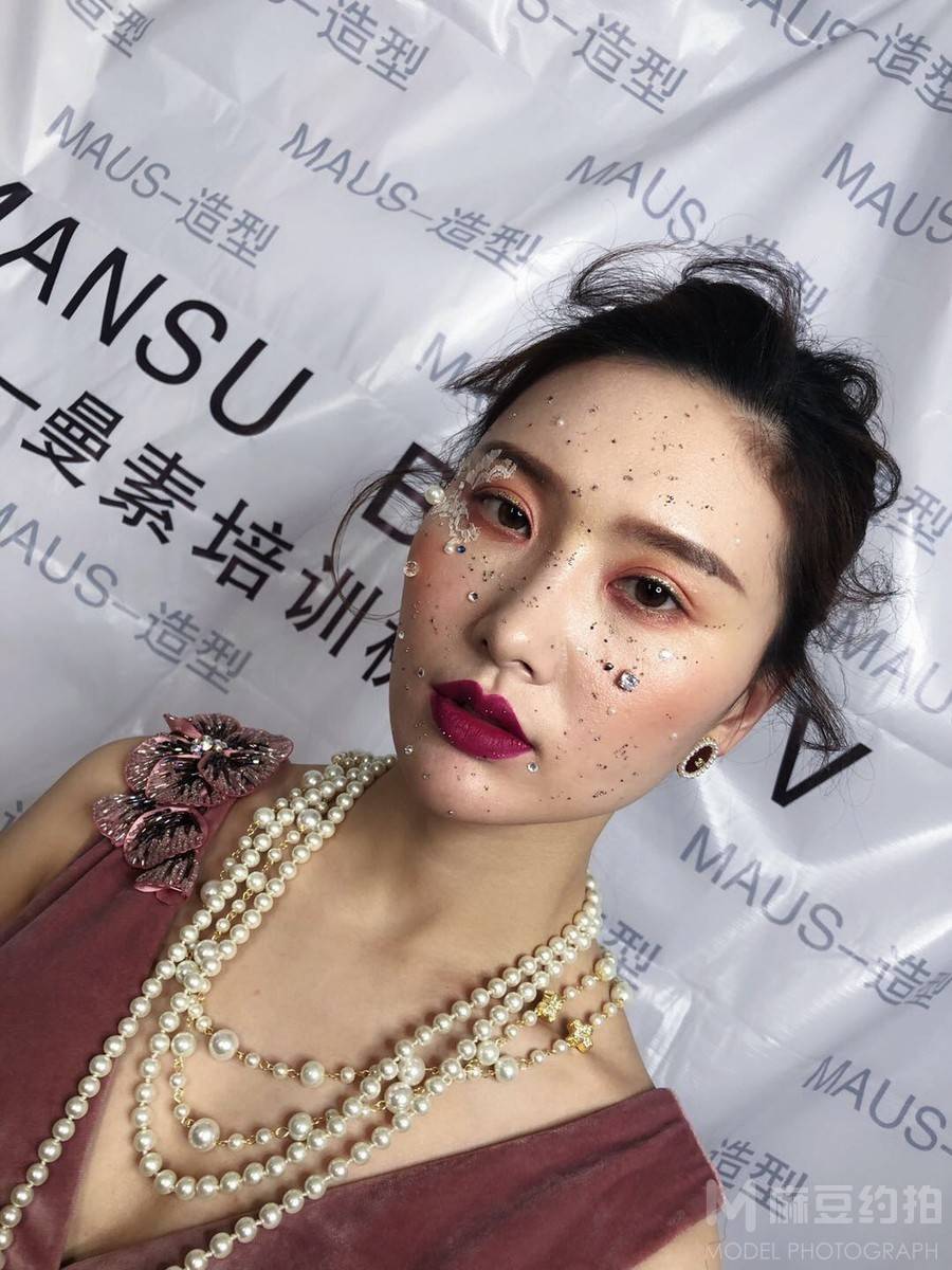 妆容模特
