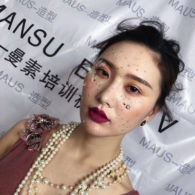 妆容模特