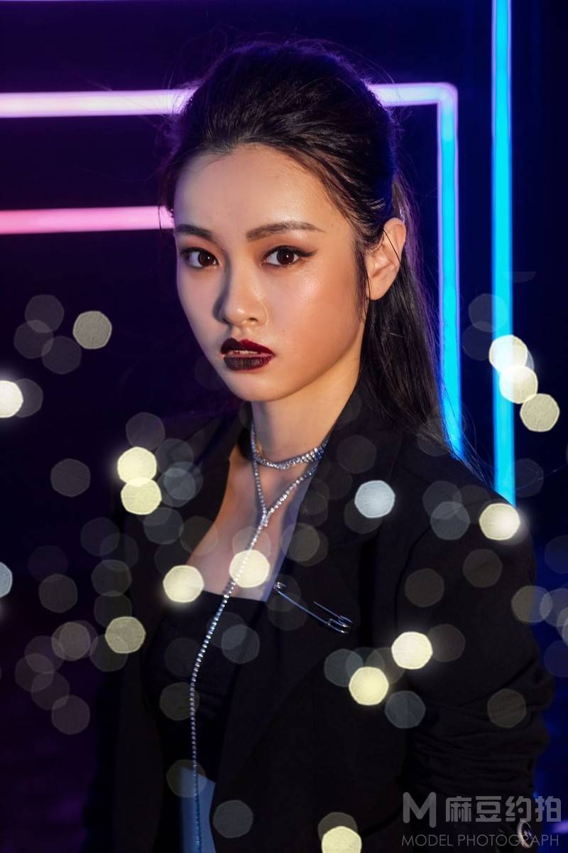 情绪模特