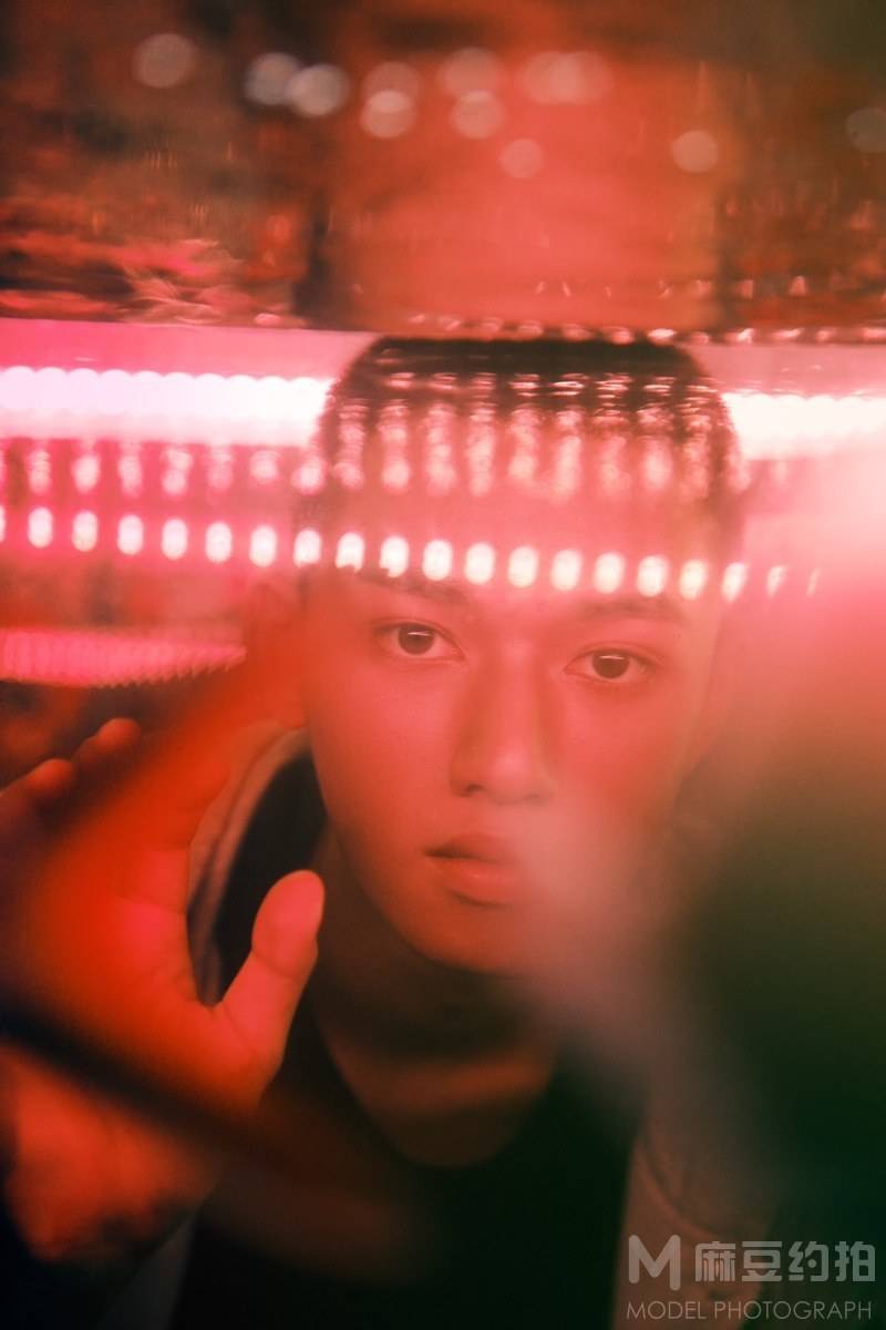情绪模特