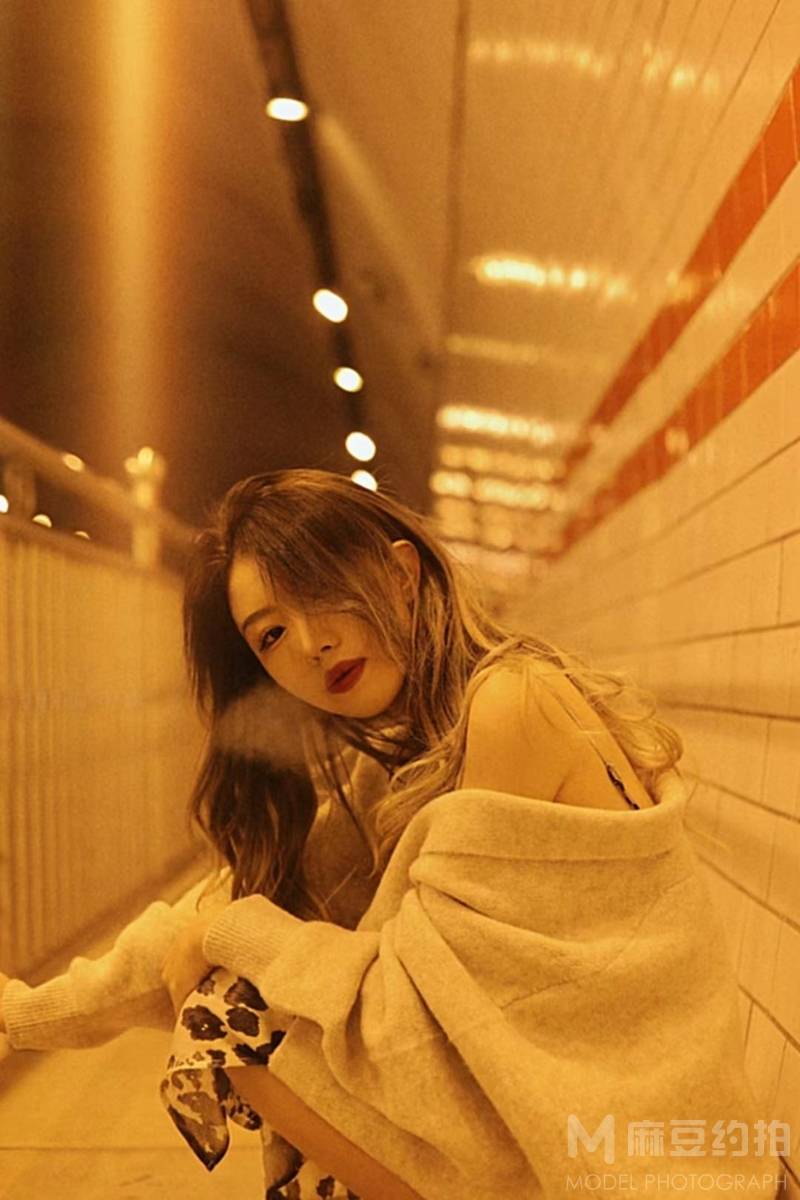 情绪模特