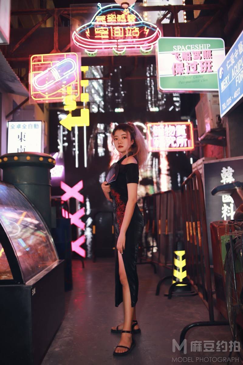 情绪模特