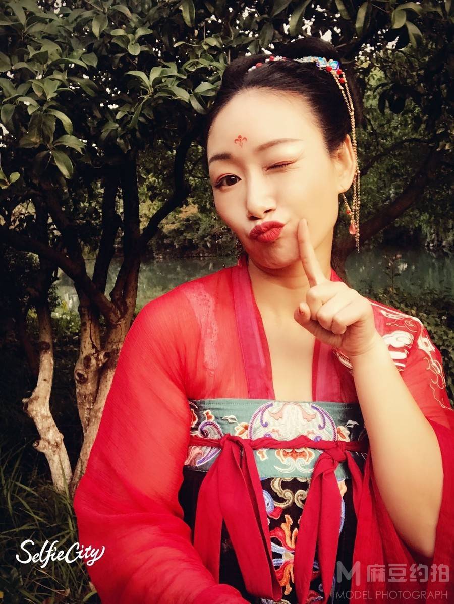 汉服模特
