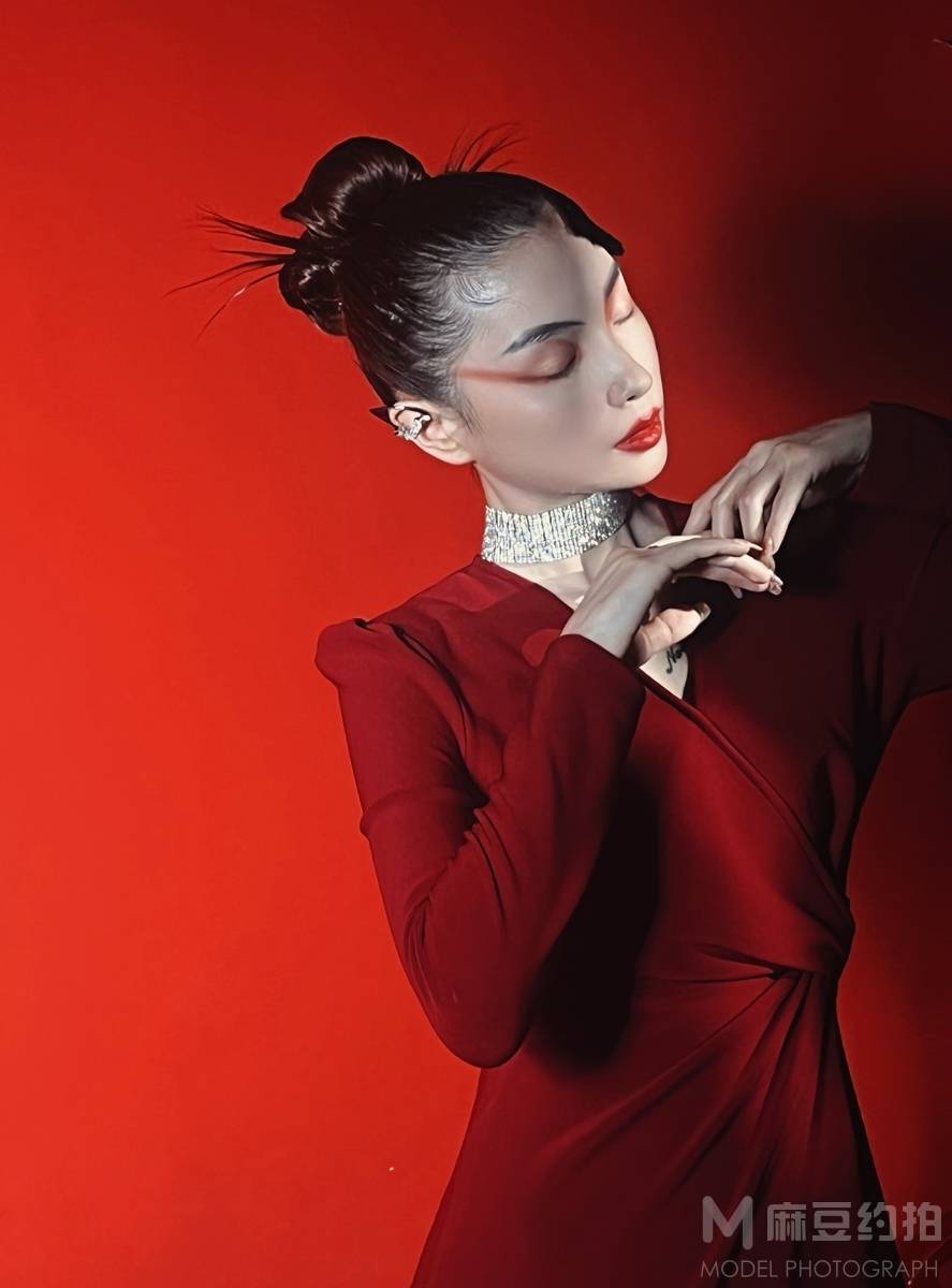 情绪模特