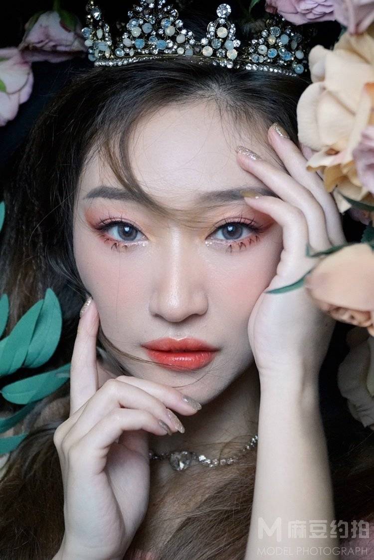情绪模特