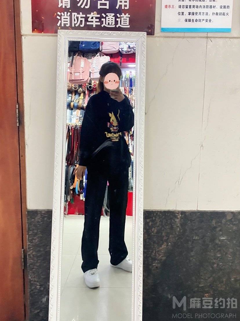 黑白模特