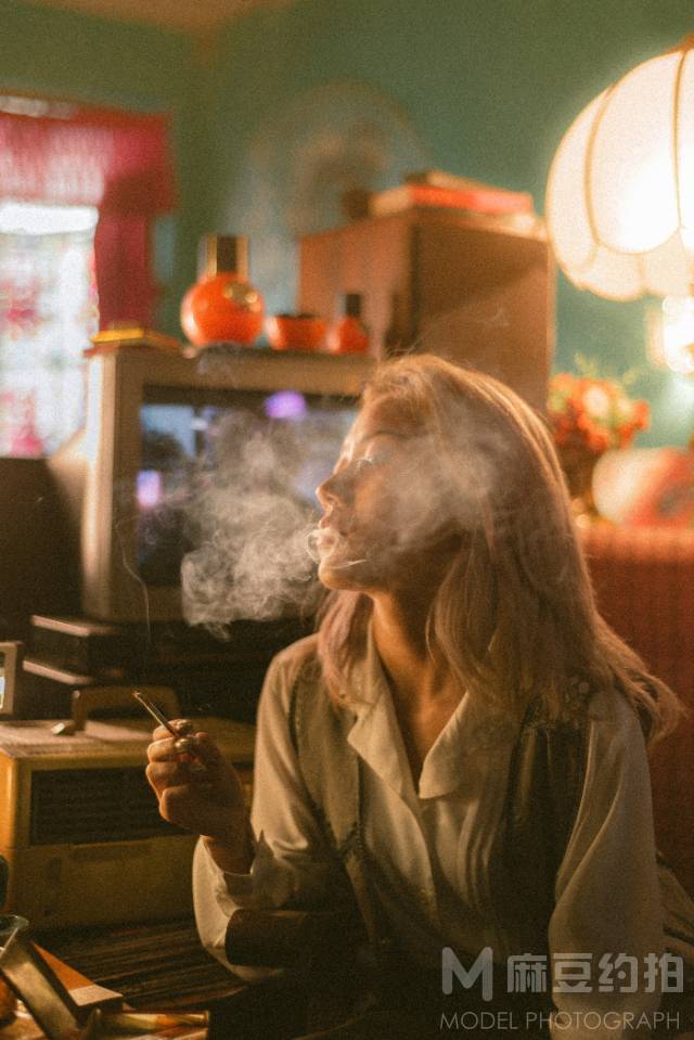 情绪模特