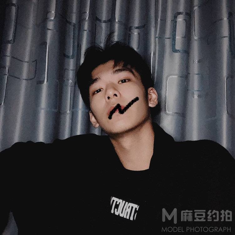 黑白模特