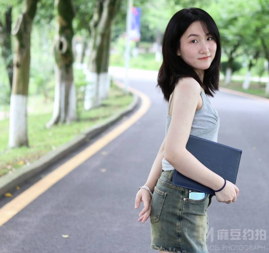 校园模特
