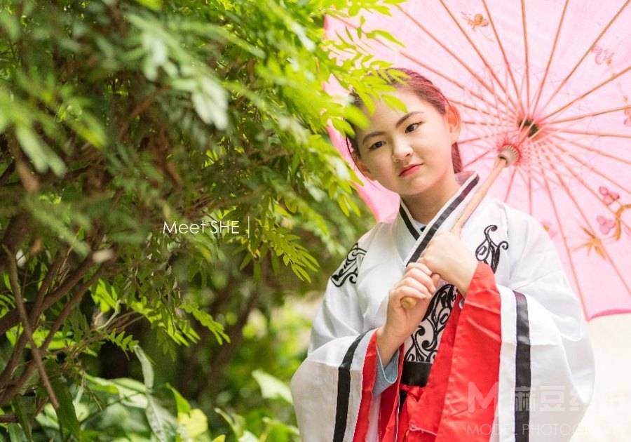 汉服模特