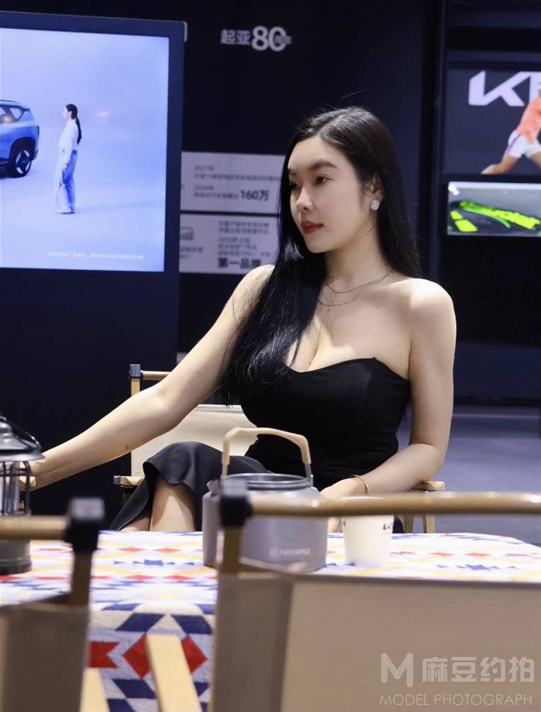 黑白模特
