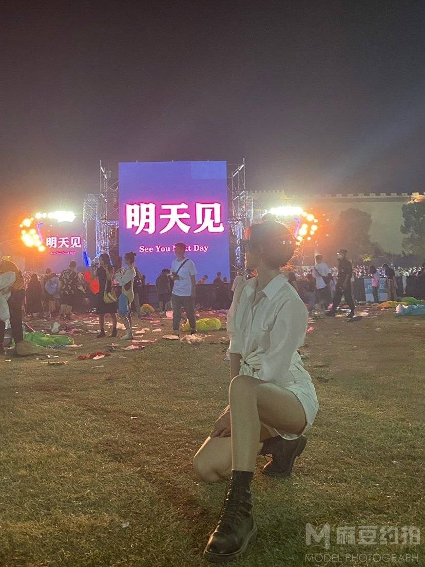 情绪模特
